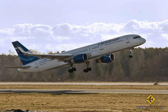 Boeing 757-2Q8